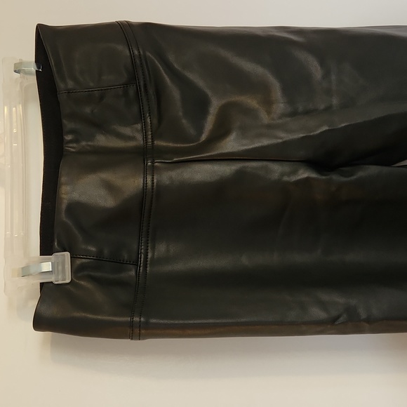 Black faux leather leggings - Picture 2 of 5